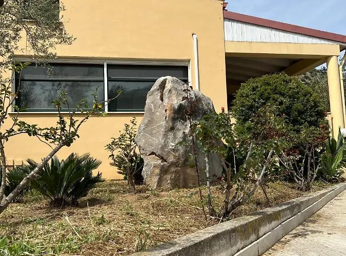 Via Delle Rose